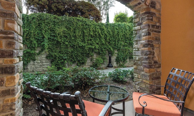 Napa Complejo | Luxurious Accommodations w/Tuscan Charm. Gateway to the Napa Valley Wine Region