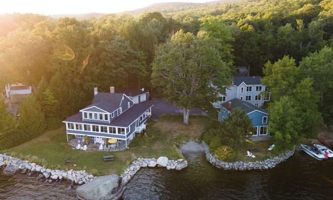 Dedham Cabaña | Luxurious, ADA accessible lakefront home for the whole family near Acadia