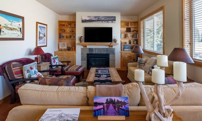 Warm Springs Condominio | Condominio lujoso y asequible a una milla del centro