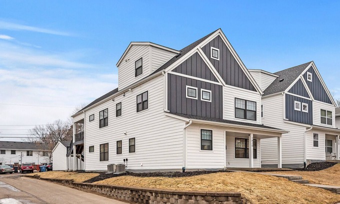 Northeast Minneapolis Casa | Luxurious and Comfortable Duplex!