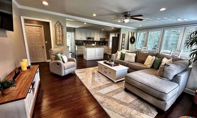 Columbus Casa | Luxurious and Cozy Midtown Home Near Fort Moore and Uptown