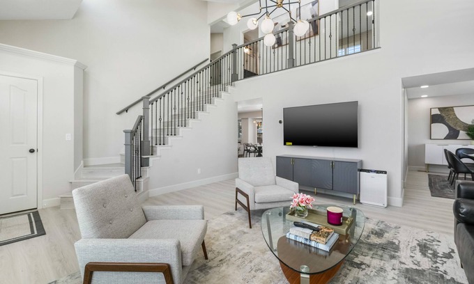 Taylorsville Casa | Luxurious and Modern Home - Newly Renovated with Lots of Parking!