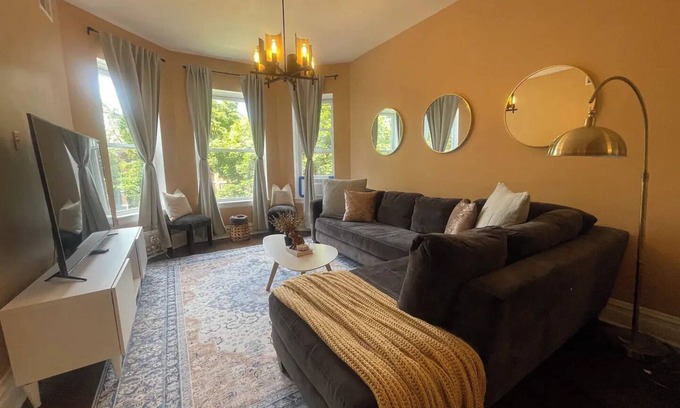 Andersonville Apartamento | Luxurious Andersonville Oasis