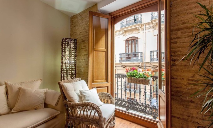 Trinitat Apartamento | LUXURIOUS APARTMENT IN HISTORIC TOWN 2 dormitorios+ 2 baños