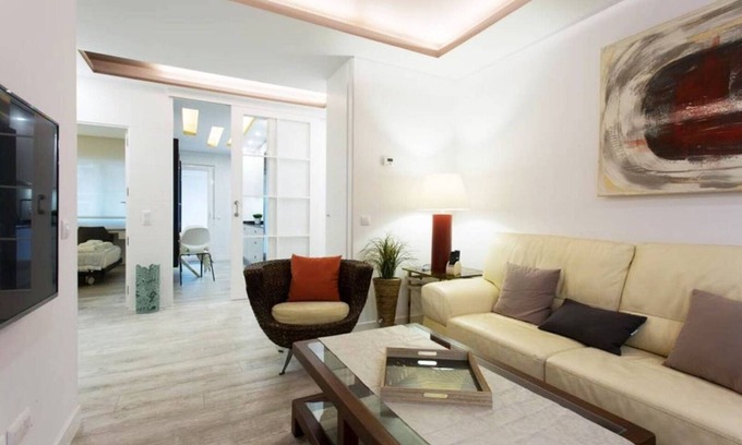 Almenara Apartamento | Piso lujoso cerca de Plaza Castilla, con posibilidad de plaza garaje.