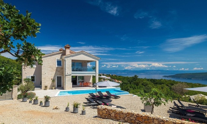 Zagore Apartamento | Lujoso apartamento con fantásticas vistas al mar y chimenea.