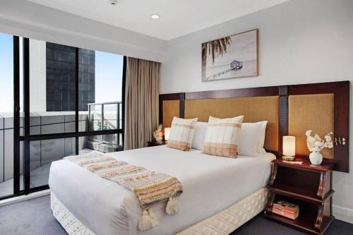 Takapuna Apartamento | Luxurious Apt with Rooftop Pool Gym Tennis Carpark