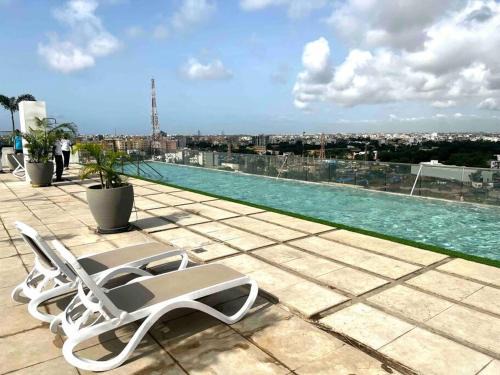 Dakar Apartamento | Luxurious Apt with Rooftop Pool