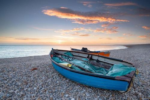 Portland Casa | Luxurious Beach House Chesil Beach. Sleeps 6
