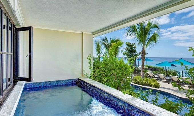 Durants Condominio | Luxurious Beachfront Apartment