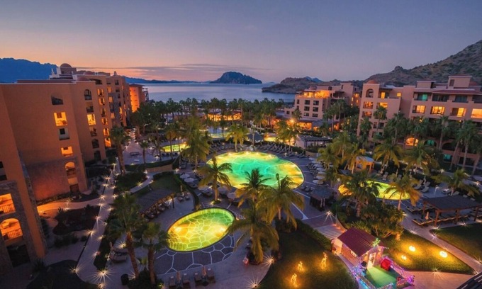 Loreto Apartamento | Luxurious Beachfront Escape in Loreto with Stunning Views