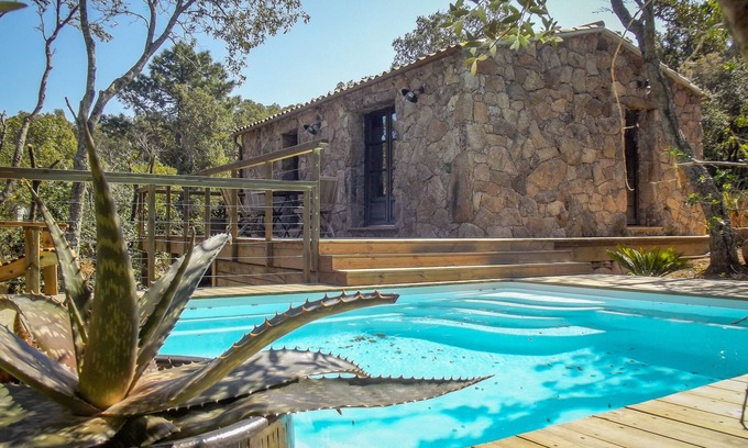Lecci Casa | OVEJA DE LUJO **** en Stone (2019) Piscina climatizada. Calma y vista a la montaña.