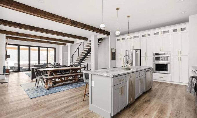 Meridian-Kessler Casa | Luxurious Broad Ripple Home