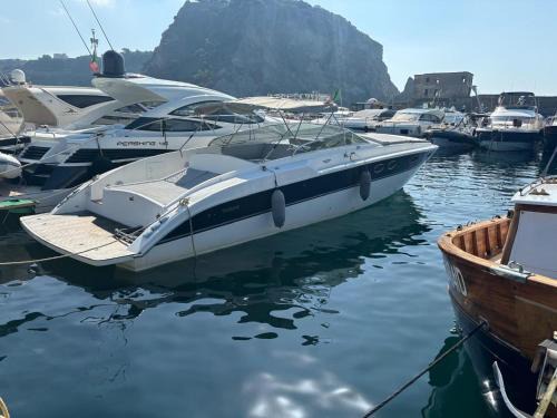 Marina Grande Casa | Luxurious Caprie Italia Boat Rental with Breathtaking Ocean Views