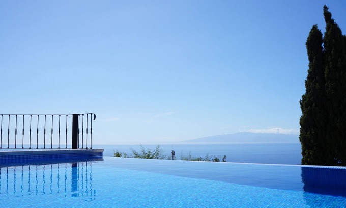 Armenime Villa | Estupendo Chalet para 6p., WiFi, piscina climatizada a 8 minutos de la playa