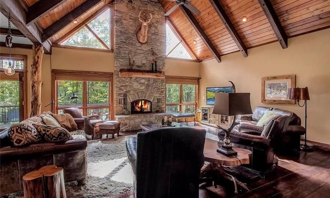 Ellicottville Chalet De Esquí | Luxurious Chalet! Hot-tub, Bonfire & A+ Location for Skiing/Town