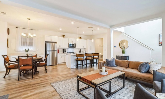 Hidden Valley Casa | Luxurious Charm & Comfort: Your Perfect Getaway; 6 mi from Downtown Charlotte!