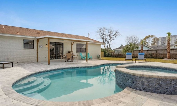 El Centro Beach Casa | Luxurious & Comfy - Private Pool & Spa - Golf Cart