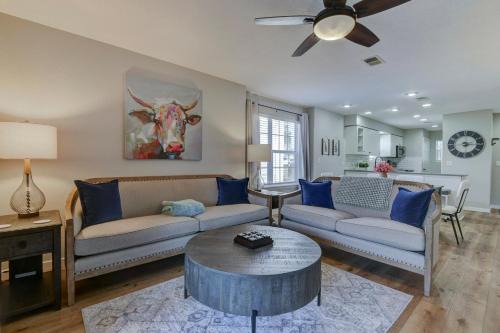 Branson Apartamento | Luxurious Condo at Holiday Hills Resort - Beautifully Updated and Affordable - Family Amenities - No Steps