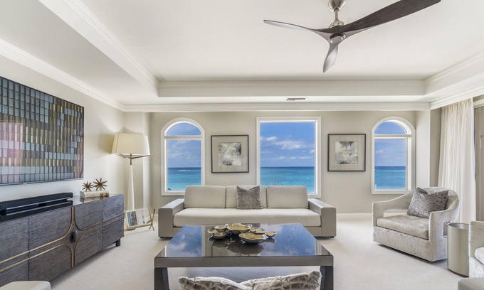 Seven Mile Beach Condominio | Luxurious Condo With Private Ocean Views Directly On Seven Mile Beach 3 Bedroom Condo by Redawning