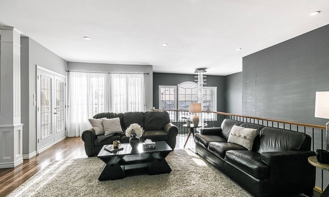 Sudbury Casa | Luxurious & Cosy Hill Top House with Hot Tub & Best Views of Sunset and City