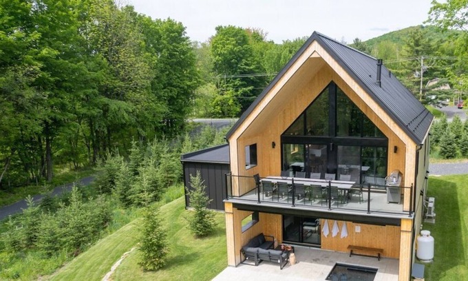 Shefford Chalet De Esquí | LUXURIOUS COTTAGE THAT CAN ACCOMMODATE 15 ADULTS + 2 CHILDREN