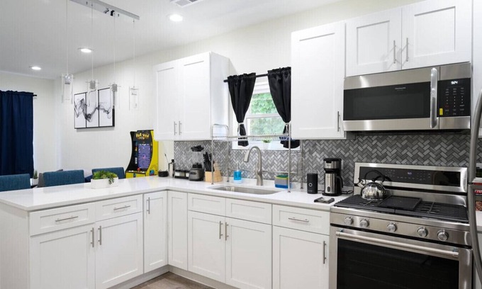 Little Village Apartamento | Luxurious, Cozy Beauty 10 min from Downtown Chicago