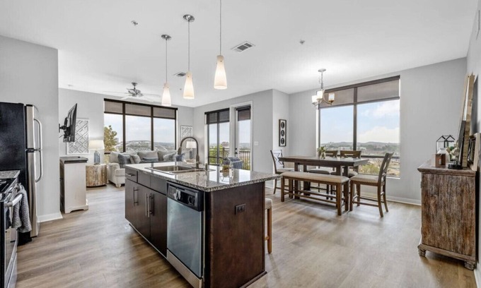 Rolling Mill Hill Condominio | Unidad de lujo en el centro de la esquina 2 habitaciones, 2 baños, vistas a la ciudad y al río, unidad de la esquina - # 320