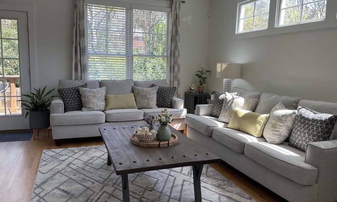 Durham Casa | Luxurious Downtown Home with 4 King Beds, 3min to downtown, 5min to Duke