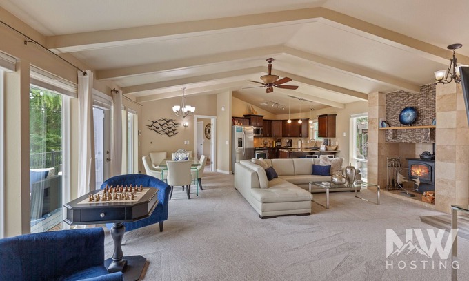 Coeur d'Alene Casa | Luxurious Echo Bay Retreat—Hot Tub, Fire Pit, Ping Pong, Chess, Bikes & Stunning Views Await!