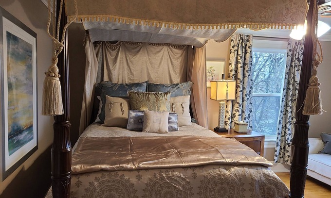 West End Apartamento | Luxurious & Elegant With Waterfalls & Water Views