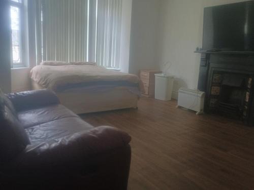 Walsall Casa | Luxurious ensuite rooms with shared kitchen, Walsall