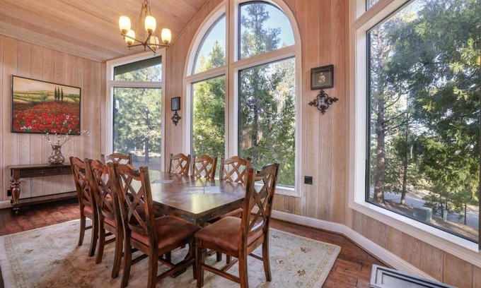 Shaver Lake Casa | Luxurious Escape-DOUBLE Masters/GOURMET Kitchen