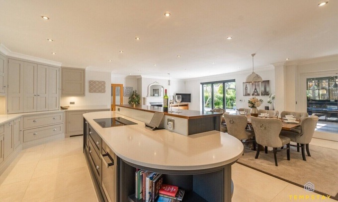 Beaconsfield Casa | Luxurious Family Getaway in Beaconsfield