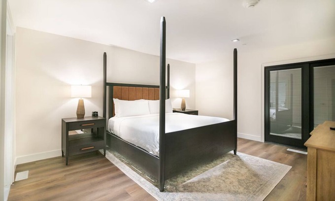Midway Hotel | Luxurious Family Cottage w/Pool, Sports Facilities Near Crater Hot Spring