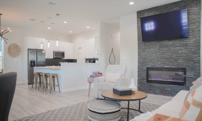 Eastside Promise Neighborhood Casa | Luxurious family friendly and work friendly home close to all the action