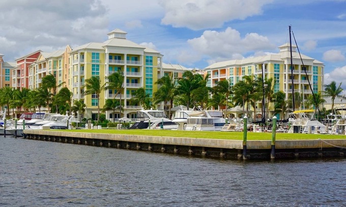 East Ocean Ave Condominio | Luxurious, family-friendly 3BR condo on the water