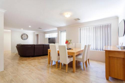 Bassendean Casa | Luxurious Family Home