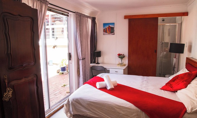 Mowbray Casa | Luxurious flatlet in the heart of Mowbray: Your Perfect Cape Town Getaway!