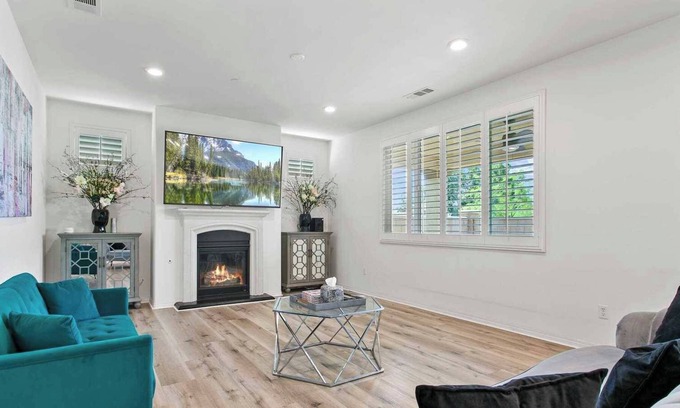 Fontana Casa | Luxurious Haven on Curry Pl