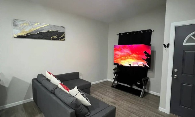 El Paso Apartamento | Luxurious home in Central
