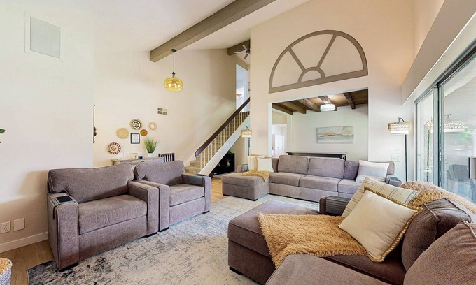 Mission Viejo Casa | Luxurious home w/private pool, spa, grill & foosball - A/C , free WiFi - dogs ok