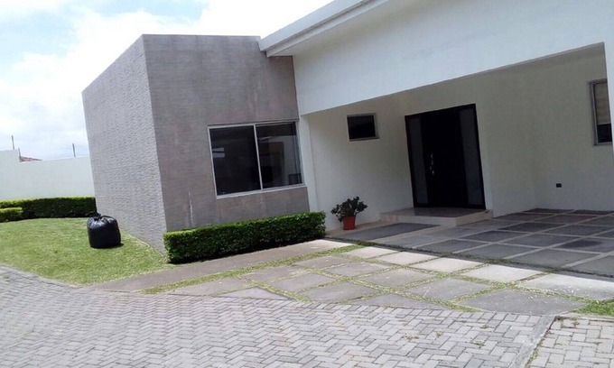 Guachipelín Casa | Lujosa casa en una comunidad cerrada en San José, Costa Rica - Vista espectacular.