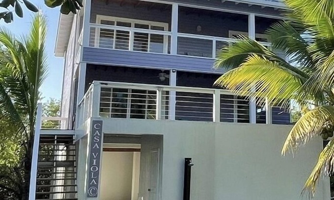 Isla de Utila Villa | Luxurious House w/ AC + Pool.