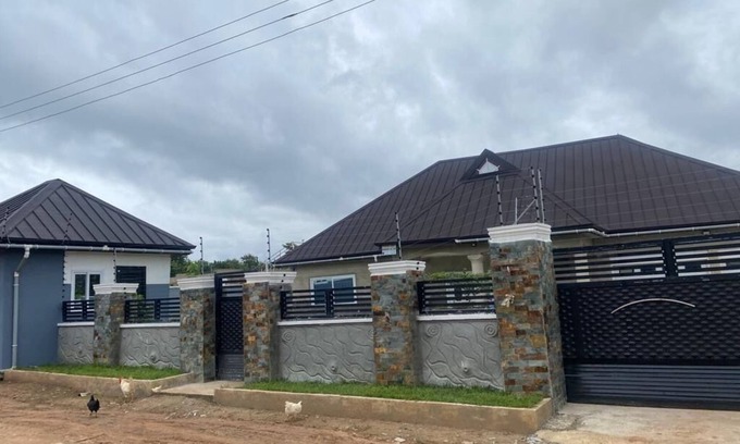 Sunyani Casa | Luxurious House with 2BED ROOMS AND 2 BATH
