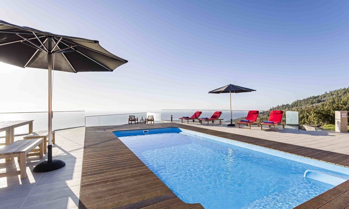 Tijarafe Villa | Moderna propiedad con increíbles vistas, y piscina climatizada de agua salada.