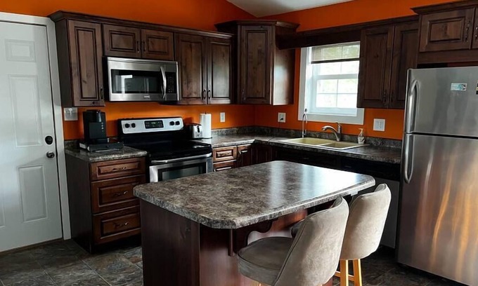 Good Spirit Lake Casa | Luxurious king size,hot tub!