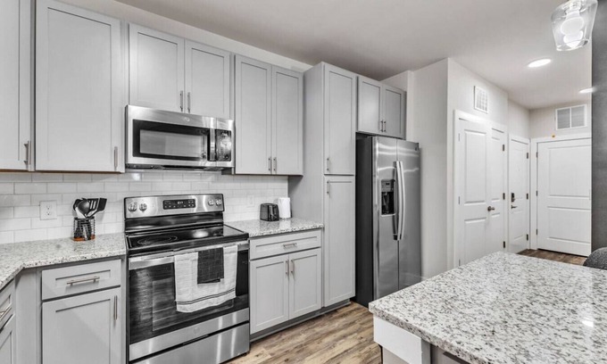 Hayes Apartamento | Luxurious King 3BR Suite—Mins to Downtown Durham!