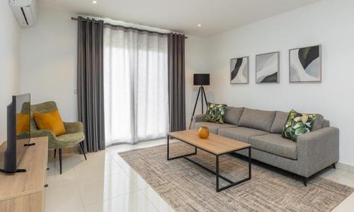 Osu Apartamento | Luxurious King Suite Two Bedroom Space Available