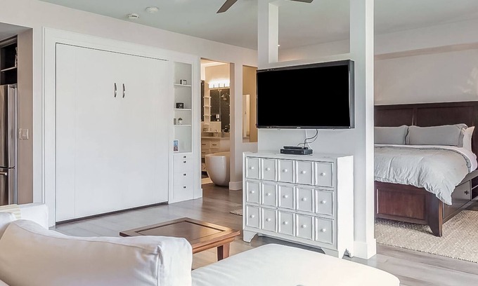 Carlsbad Condominio | Nuevo condominio de lujo junto a La Costa Resort con ducha de vapor y lavadora / secadora